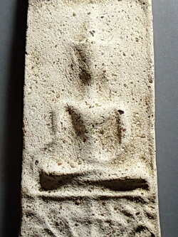 พระพุทธ เนื้อผง สะดุ้งกลับ พิมพ์สี่เหลี่ยมผืนผ้าหลังเรียบ