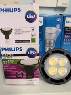 หลอดไฟ LED ของ Philips รุ่น MASTER LED MR16 จำนวน 1 ดวง