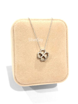 จี้ใบโคลเวอร์ Clover 4 ฉลุรูปหัวใจสี่ทิศ แบบร้อยสร้อยผ่านด้านใน