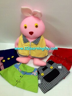 MT-กระต่ายน้อยฝึกแต่งตัว 6 แบบ เปลี่ยนเสื้อผ้าได้หลากหลายแบบ ที่เด็กๆจะได้เรียนรู้จักหลักการช่วยเหลือตัวเอง ฝึกแต่งตัว 3+ ส่งฟรี