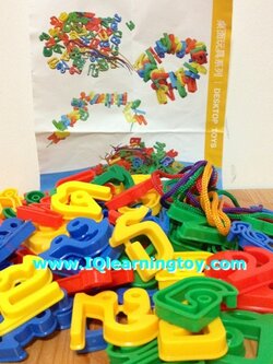 ร้อยเชือก กขค - เพื่อเสริมพัฒนาการฝึกกล้ามเนื้อมือและสมาธิของเด็ก เรียนรู้เรื่องสีและภาษา ฝึกความจำเป็นประโยชน์กับเด็กทุกวัยค่ะ จัดส่งฟรี