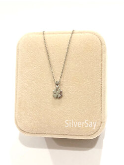 จี้ใบโคลเวอร์จิ๋ว Clover 4 ฝังเพชรสวิส 1 เม็ด