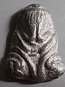 พระปิดตานะหัวเข่า เจ้าคุณผล วัดหนัง เนื้อตะกั่ว