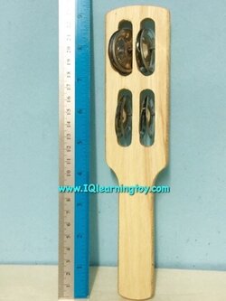 ทัมบูรินมีด้ามไม้ยาว 9นิ้ว (แทมบูริน Tambourine) กรับกรุ๋งกริ๋ง 4 คู่ เป็นเครื่องดนตรีแบบเคาะจังหวะ ให้เสียงดนตรีสดใส ร่าเริง สนุกสนาน ส่งฟรี