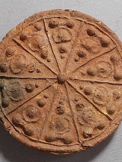 งบน้ำอ้อย เนื้อดิน ลป.ยิ้ม วัดเจ้าเจ็ด อยุธยา ปี 2475 พิมพ์ใหญ่