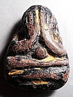 พระปิดตาเก่า ผงคุกรักหลังยันต์ ไม่ทราบที่