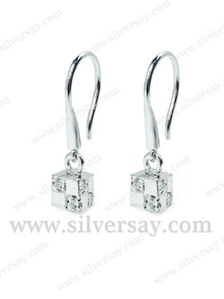 ต่างหูลูกเต๋า Dice ต่างหูลูกบาศก์ Cube ฝังเพชรสวิสรอบด้าน/ต่างหูห่วง/ตุ้งติ้ง