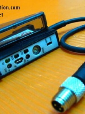 Photo Sensor Balluff รุ่น BOS 74K-UU-1FR-BO-Z (NEW)