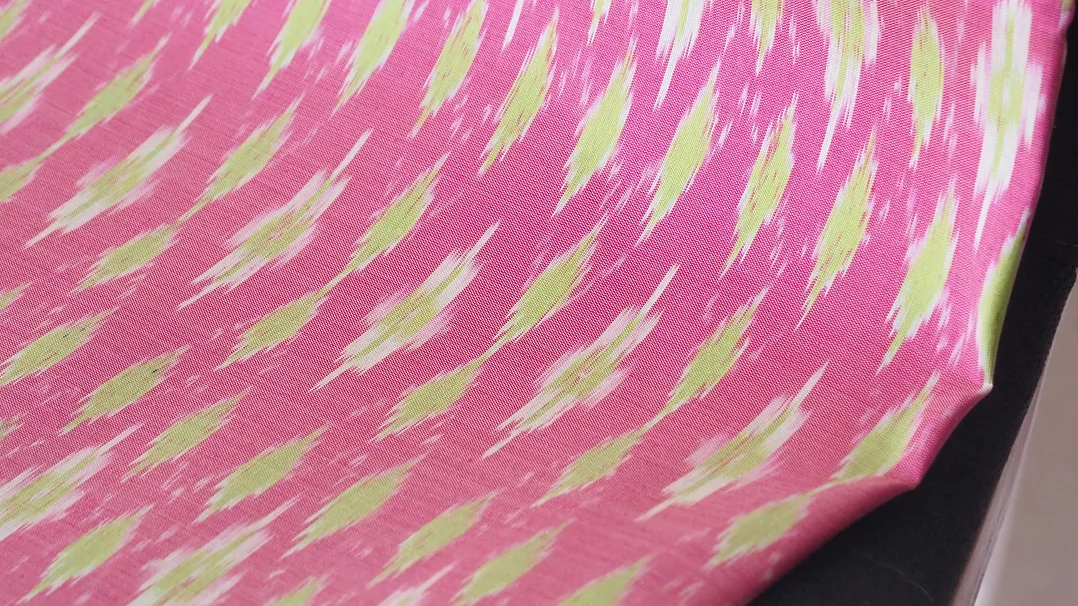 (ผ้าชุด) ผ้าไหมมัดหมี่ไหมแท้ (ผ้าลาย2หลา+สีพื้น2หลา) พื้นสีชมพูบานเย็น รหัส M2B-CT-102814