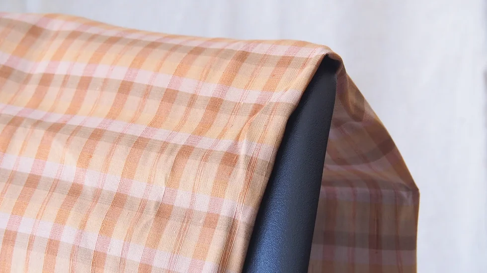 ผ้าไหม ลายสก็อต ไหมแท้ ย้อมธรรมชาติ เนื้อหยาบลูกฟูก สีน้ำตาลอิฐ ขายตามความยาวหลา รหัส A10-CT-101017