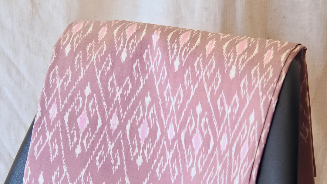 (ผ้าชุด) ผ้าไหมมัดหมี่ไหมแท้ (ผ้าลาย2หลา+สีพื้น2หลา) พื้นสีชมพู รหัส M2B-CT-103029