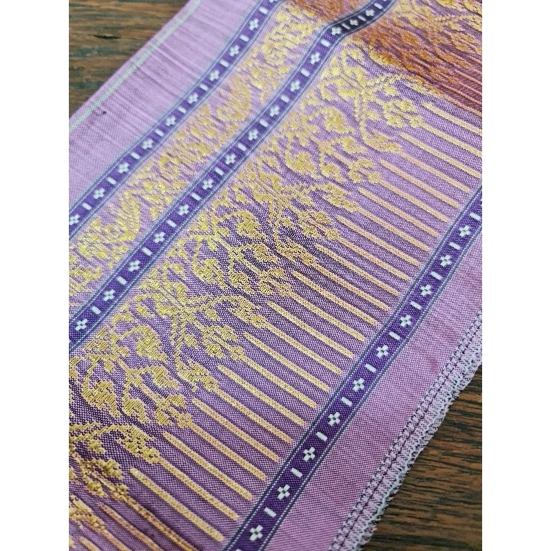 ตีนต่วยไหมแท้ทอมือยกดิ้นทอง ขนาด 7.5นิ้วx2เมตร สีชมพูอมม่วง รหัส WN-119-05076820