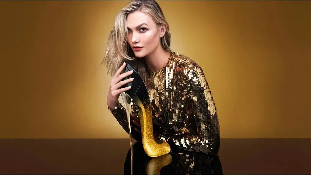 น้ำหอมจิ๋วมินิ Carolina Herrera Good Girl Midnight (EAU DE PARFUM) 7mlแบบแต้มมีกล่อง ( Mini Perfume น้ำหอมขนาดพกพา) น้ำหอมจิ๋วมินิ ขวดน่ารัก ตั้งโชว์ก็สวย พกพาก็สะดวก หัวแต้มตามจุดชีพจร