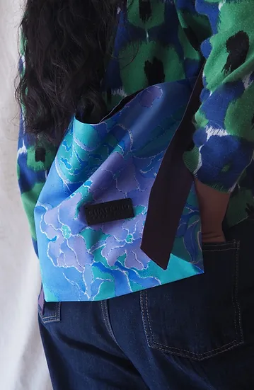 ย่ามผ้าไหม+ฝ้าย ขนาด 20x30ซม ลายดอกไม้ พื้นสีม่วง-สีฟ้า รหัส GLC-CT-102725