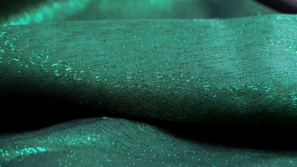 ผ้าไหมสีพื้น ทอสอดดิ้น ไหมแท้ เฉดสีเขียว ขายตามความยาวหลา รหัส A12-CT-100645