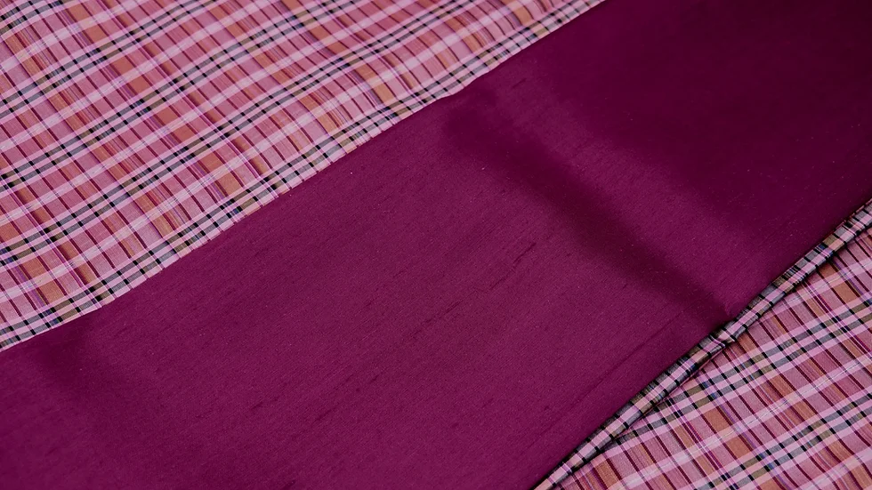 (ผ้าชุด)ไหมลายสก็อต ไหมแท้ ขนาด 1x4 หลา (ผ้าลาย2หลา+สีพื้น 2หลา) สีม่วง รหัส A90-CT100631
