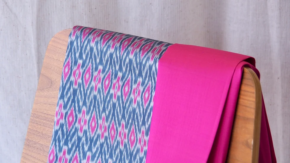 (ผ้าชุด)ไหมมัดหมี่ 3ตะกอ ไหมแท้ (ผ้าลาย 2หลา+สีพื้น2หลา) สีชมพูบานเย็น รหัส M3-CT-102750