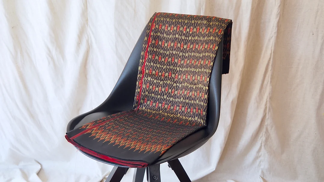 (ผ้าชุด) ผ้าไหมมัดหมี่ไหมแท้ (ผ้าลาย2หลา+สีพื้น2หลา) สีแดง รหัส M2B-CT-103030