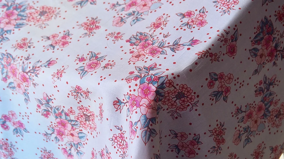 ผ้าไหมพิมพ์ลาย เนื้อเรียบ สไลด์สี ขนาด 1x4เมตร ลายดอกไม้ สีฟ้าอ่อน รหัส A4-CT-103078