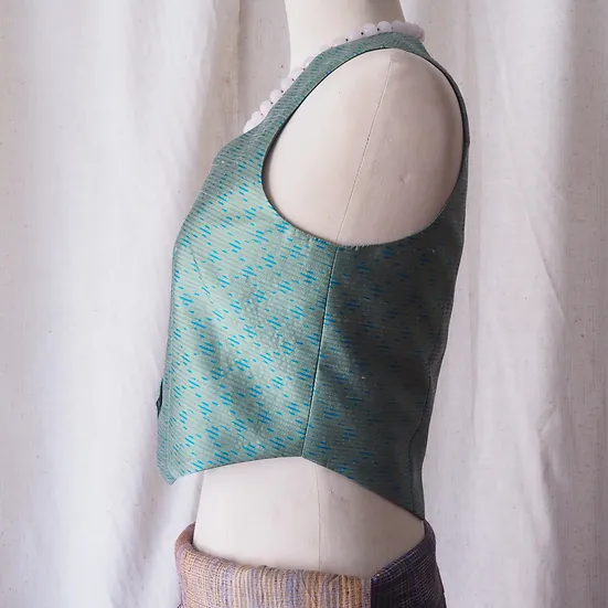 เสื้อเวสท์ ผ้าไหมมัดหมี่แขนกุด เฉดสีเขียวฟ้า รหัส TOP-CT-102836
