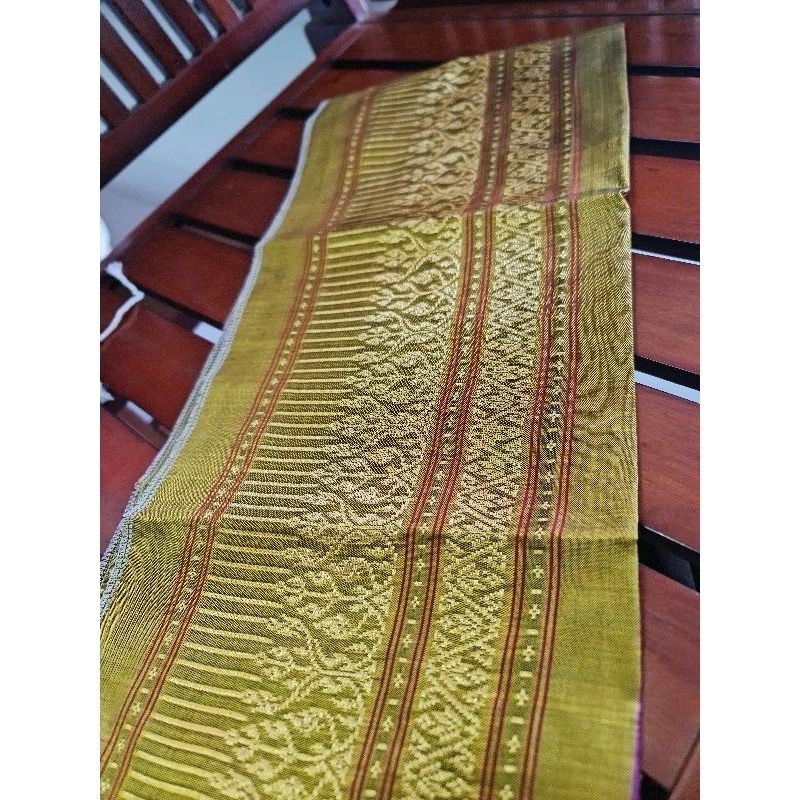 ตีนต่วยไหมแท้อมือยกดิ้นทอง ขนาด 7.5นิ้วx2เมตร สีเหลืองไพร รหัส WN-119-05076817