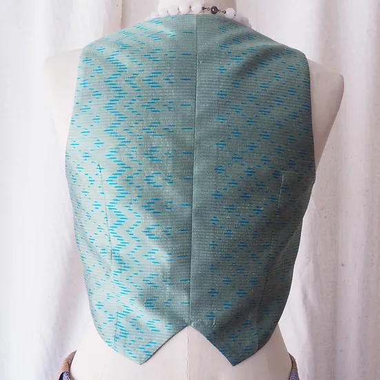 เสื้อเวสท์ ผ้าไหมมัดหมี่แขนกุด เฉดสีเขียวฟ้า รหัส TOP-CT-102836