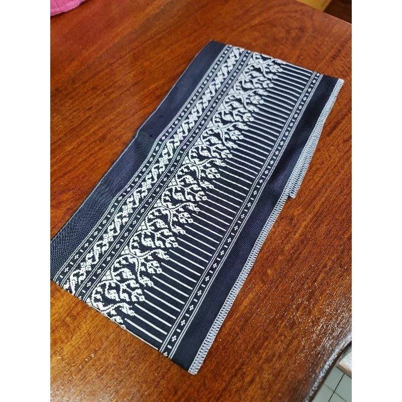 ตีนต่วยไหมแท้ทอมือ ทอยกไหมสีขาว ขนาด 7.5นิ้วx2เมตร สีดำ รหัส WN-119-05076824