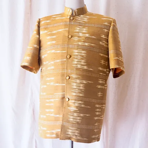 เสื้อสูทผ้าไหมมัดหมี่ คอพระราชทาน แขนสั้น ไซส์ L รหัส DRH-CT-103019