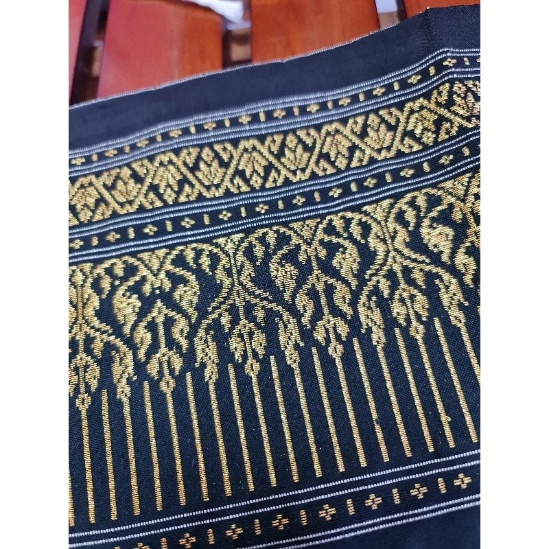 ตีนต่วยไหมแท้ทอมือยกดิ้นทอง ขนาด 7.5นิ้วx2เมตร สีดำ รหัส WN-119-05076811