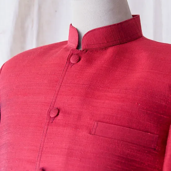 เสื้อสูทคอพระราชทาน แขนยาว เนื้อหยาบ ไหมแท้ สีแดง รหัส DM-CT-102704