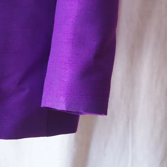 เสื้อสูทคอพระราชทาน แขนยาว เนื้อหยาบ ไหมแท้ สีม่วงเม็ดมะปราง รหัส DM-CT-102706