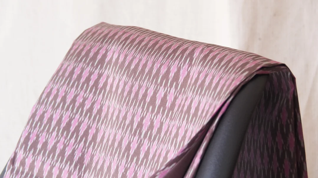 (ผ้าชุด) ผ้าไหมมัดหมี่ไหมแท้ (ผ้าลาย2หลา+สีพื้น2หลา) ลายรวดจับหว่านดวงแห พื้นสีน้ำตาล รหัส M2B-CT-102454