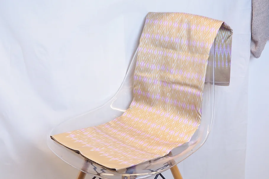 (ผ้าชุด) ผ้าไหมมัดหมี่ไหมแท้ (ผ้าลาย2หลา+สีพื้น2หลา) ลายไม้กฤษณา สีเหลืองทองฟาง รหัส M2B-CT-100435