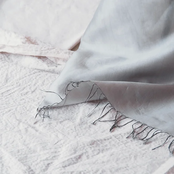 ผ้าคลุมไหล่ผ้าไหม ผืนใหญ่ มีชายครุย ขนาด 100x200ซม. สีขาวขุ่น รหัส ZYH-CT-102672