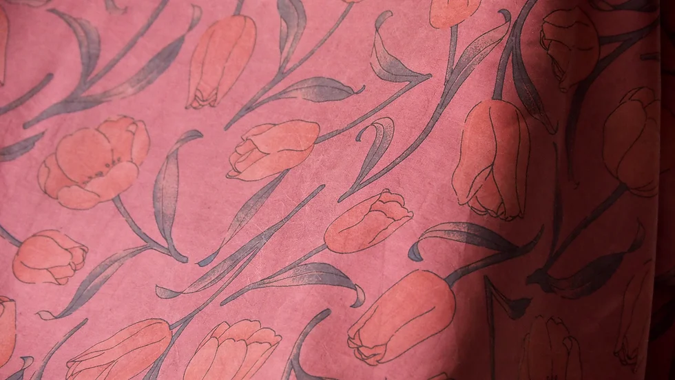 ผ้าไหมพิมพ์ลาย เนื้อเรียบ ย้อมกลบสี ขนาด 1x2.9เมตร ลายดอกไม้ สีเเดงเลือดหมู รหัส A4-CT-103080