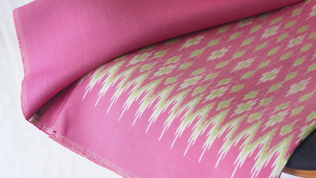 (ผ้าชุด) ผ้าไหมมัดหมี่ไหมแท้ (ผ้าลาย2หลา+สีพื้น2หลา) พื้นสีชมพูบานเย็น รหัส M2B-CT-102814