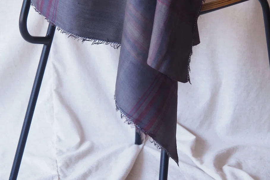 ผ้าพันคอผืนสี่เหลี่ยม ขนาด 65x65ซม. สีเทากรมท่า รหัส ZTG-CT-102691