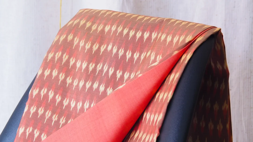 (ผ้าชุด) ผ้าไหมมัดหมี่ไหมแท้ (ผ้าลาย2หลา+สีพื้น2หลา) ลายสร้อยดอกหมาก พื้นสีส้ม รหัส M2B-CT-102542