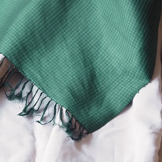 ผ้าคลุมไหล่ผ้าไหม ผืนใหญ่ มีชายครุย ขนาด 100x180ซม. สีเขียว รหัส ZYH-CT-102597
