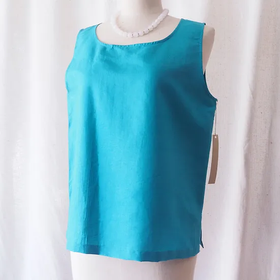 เสื้อผ้าไหมแขนกุด เฉดสีฟ้าใส รหัส TOP-102830