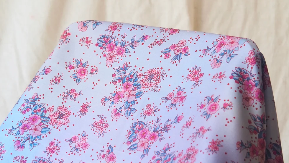 ผ้าไหมพิมพ์ลาย เนื้อเรียบ สไลด์สี ขนาด 1x4เมตร ลายดอกไม้ สีฟ้าอ่อน รหัส A4-CT-103078