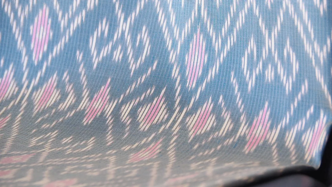 ผ้าไหมมัดหมี่ เนื้อเรียบ ไหมแท้ ขนาด 1x2หลา ลายขออุ้มหน่วย สีฟ้าหม่น รหัส CISP-CT-102526