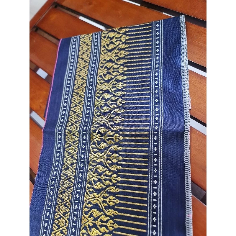 ตีนต่วยไหมแท้ทอมือยกดิ้นทอง ขนาด 7.5นิ้วx2เมตร สีน้ำเงิน รหัส WN-119-05076819