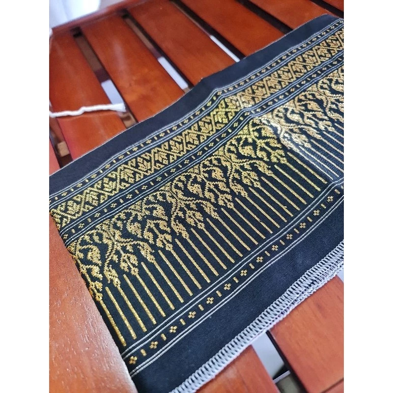 ตีนต่วยไหมแท้ทอมือยกดิ้นทอง ขนาด 7.5นิ้วx2เมตร สีดำ รหัส WN-119-05076811