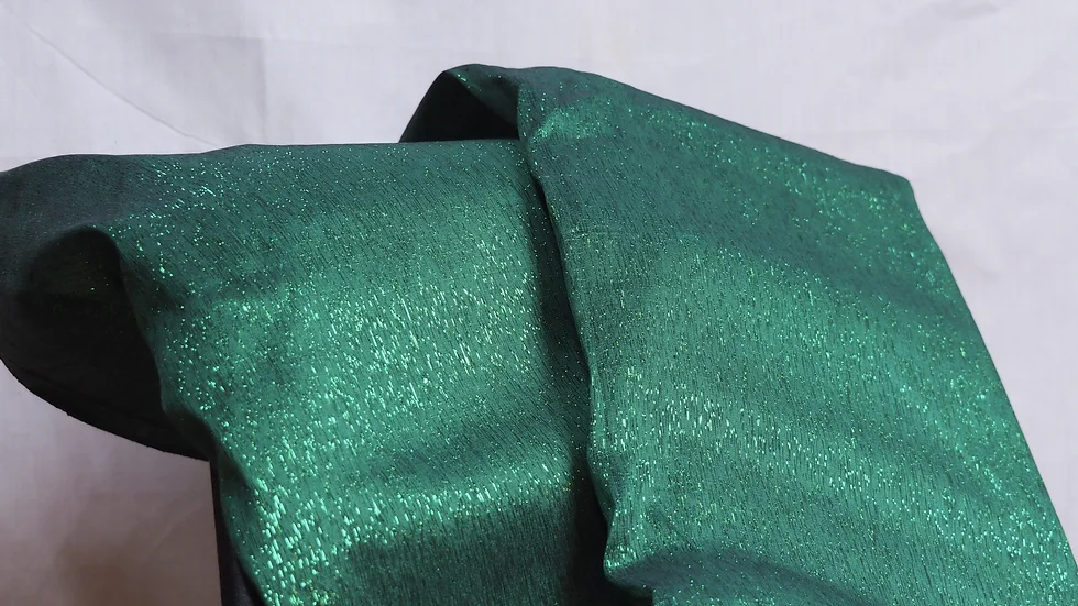 ผ้าไหมสีพื้น ทอสอดดิ้น ไหมแท้ เฉดสีเขียว ขายตามความยาวหลา รหัส A12-CT-100645