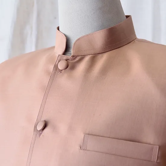 เสื้อสูทคอพระราชทาน แขนยาว เนื้อเรียบ ไหมแท้ สีน้ำตาลเบจ รหัส DM-CT-102703