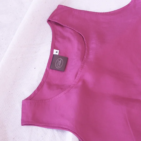 เสื้อแขนกุดไหมแท้ เฉดสีชมพูบานเย็น รหัส TOP017