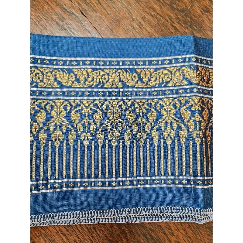 ตีนต่วยไหมแท้อมือยกดิ้นทอง ขนาด 7.5นิ้วx2เมตร สีน้ำเงิน รหัส WN-119-05076815