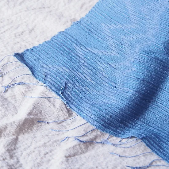 ผ้าคลุมไหล่ผ้าไหม ผืนใหญ่ มัดย้อม มีชายครุย ขนาด 100x200ซม. สีฟ้าคราม รหัส ZYH-CT-102642