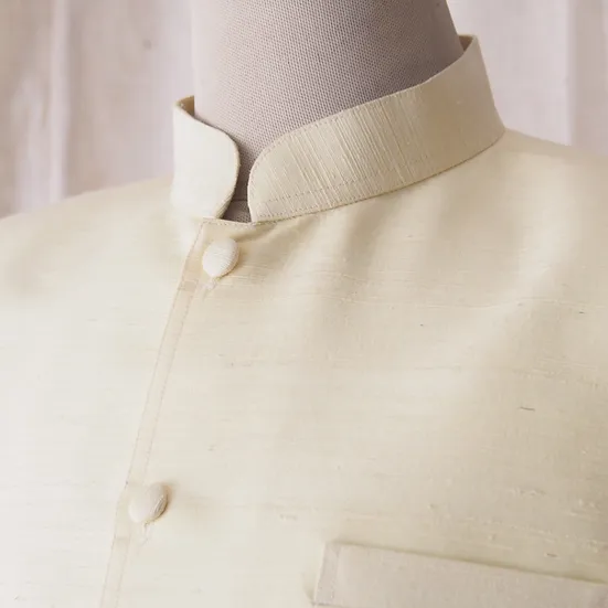 เสื้อสูทคอพระราชทาน แขนยาว เนื้อเรียบ ไหมแท้ สีครีมงาช้าง รหัส DM-CT-102707